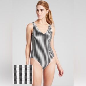 Athleta Seersucker V-Neck One-Piece Swimsuit size Medium